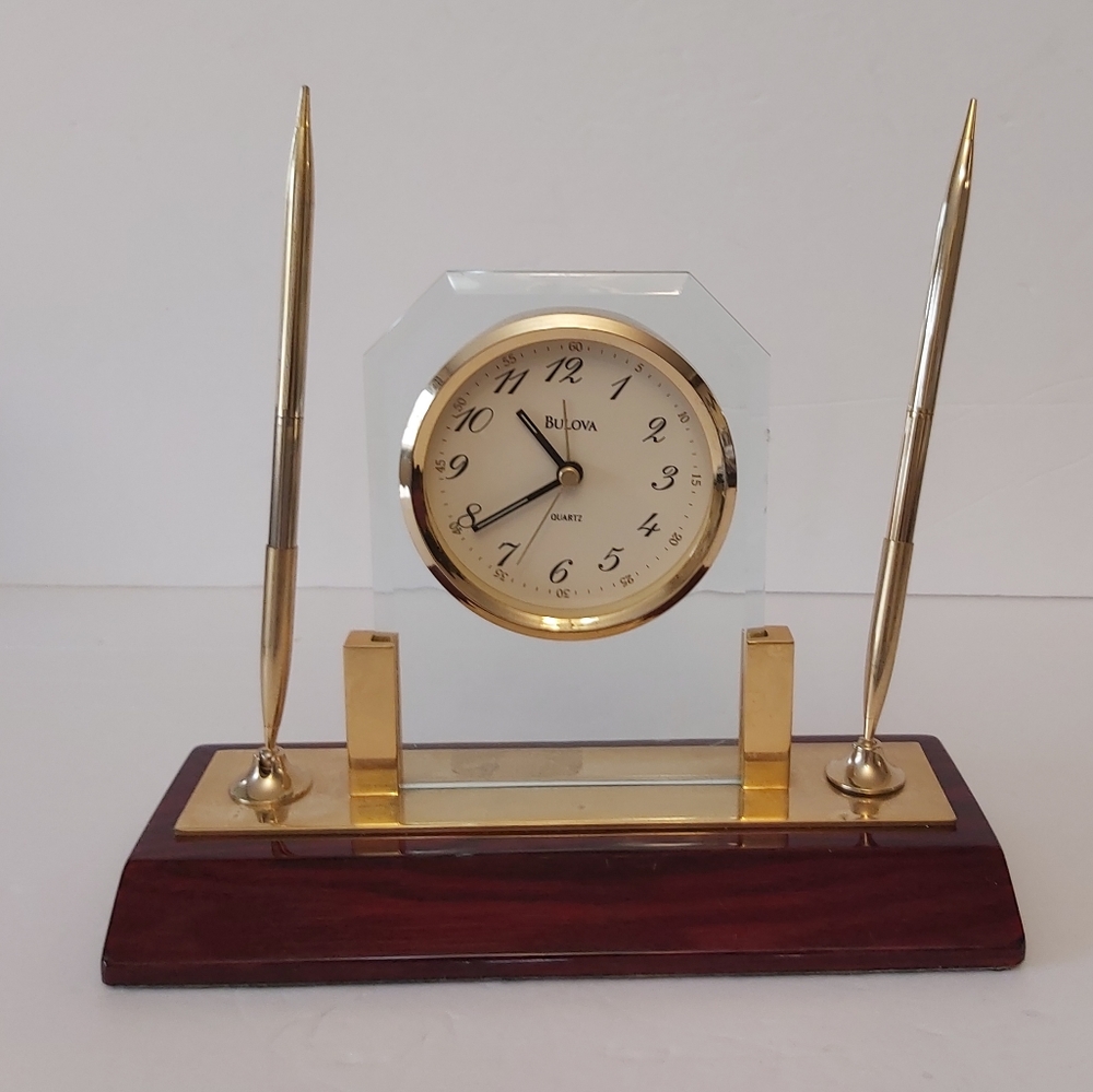 Orloge Bulova avec 2 stylos